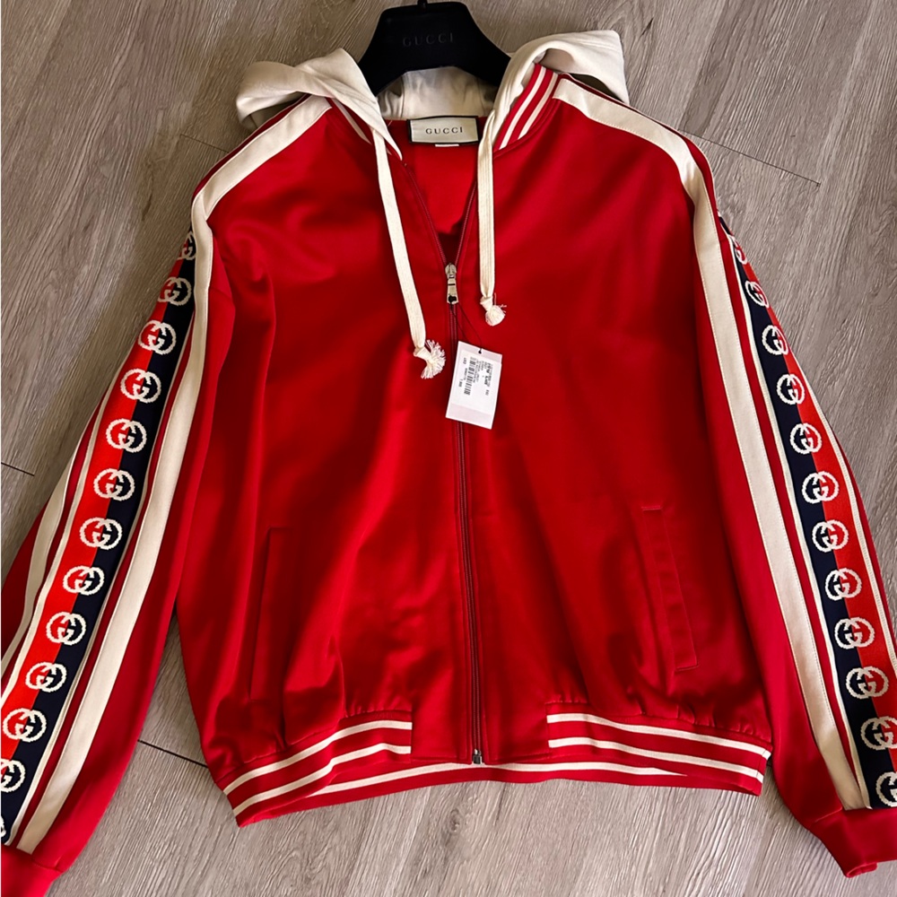 Gucci BOMBER- TECHNICAL JERSEY
LIVE RED/CREAM/INK size LARGE